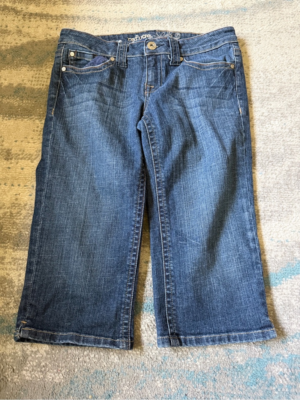 Size 7 Refuge Denim Capris